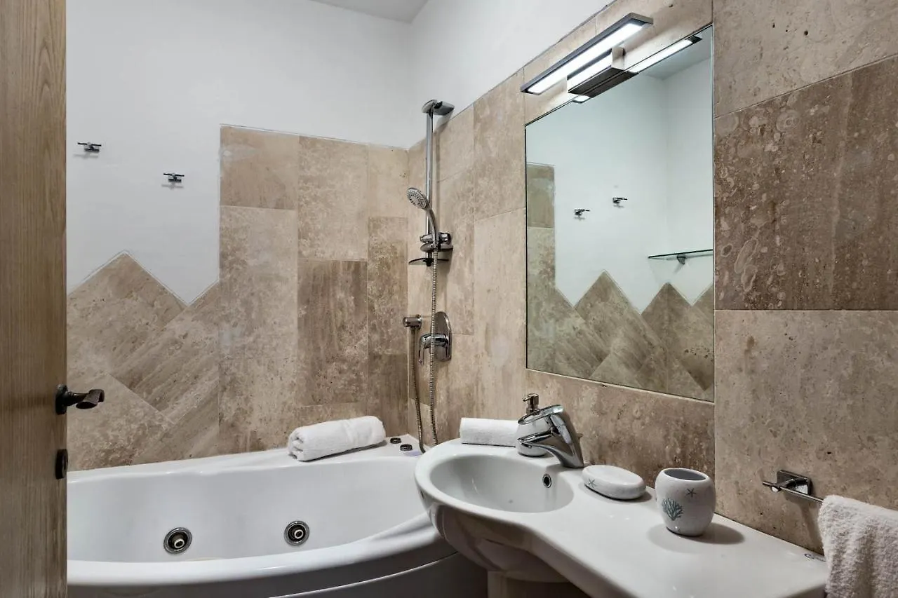 Iconic Luxury Suites Abbiadori